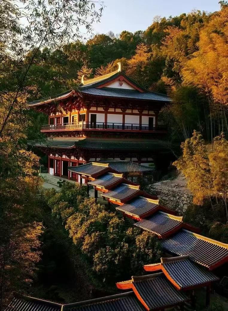 炎熱的夏天，酷暑難耐，靜下心來，賞賞美景也許會有一絲涼意。