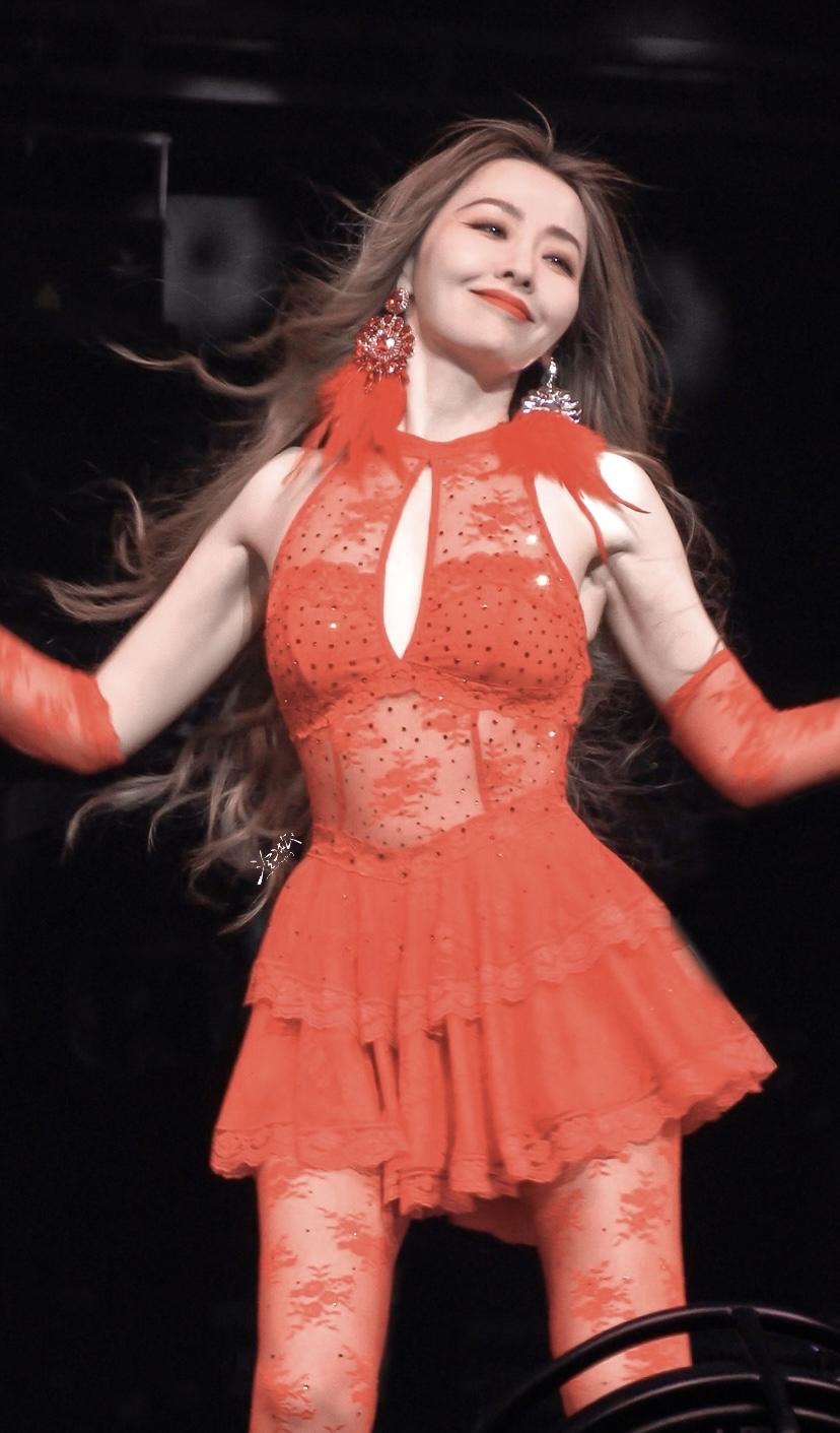 40＋五大女星“红色战袍”，哪位是你的最爱？1、张靓颖，1984年出生，05