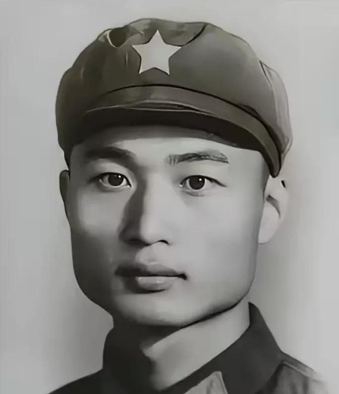 1951年，志愿军飞行员刘玉堤奉命返航途中，无意间向云层下面瞟了一眼，竟然看到了
