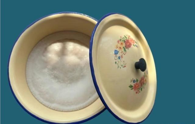 在极端的战场上，决定士兵能不能活下来的往往不是武器，而是一块猪油。先说最基础的吃