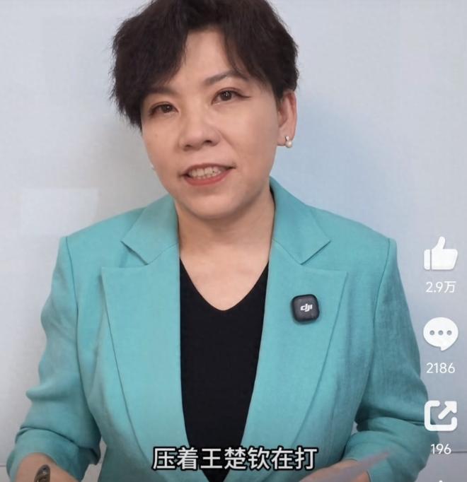 邓亚萍因为一句话惹怒了饭圈，大批粉丝涌进来，骂她不懂球、蹭热度、拉踩，甚至有评论