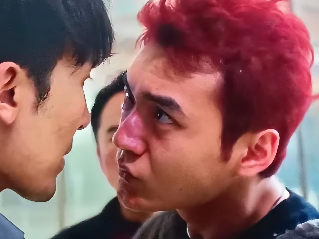 《以法之名》3万潮是不是傻，居然把拍姜红军视频的事告诉陈胜龙，这不是作死吗？​​
