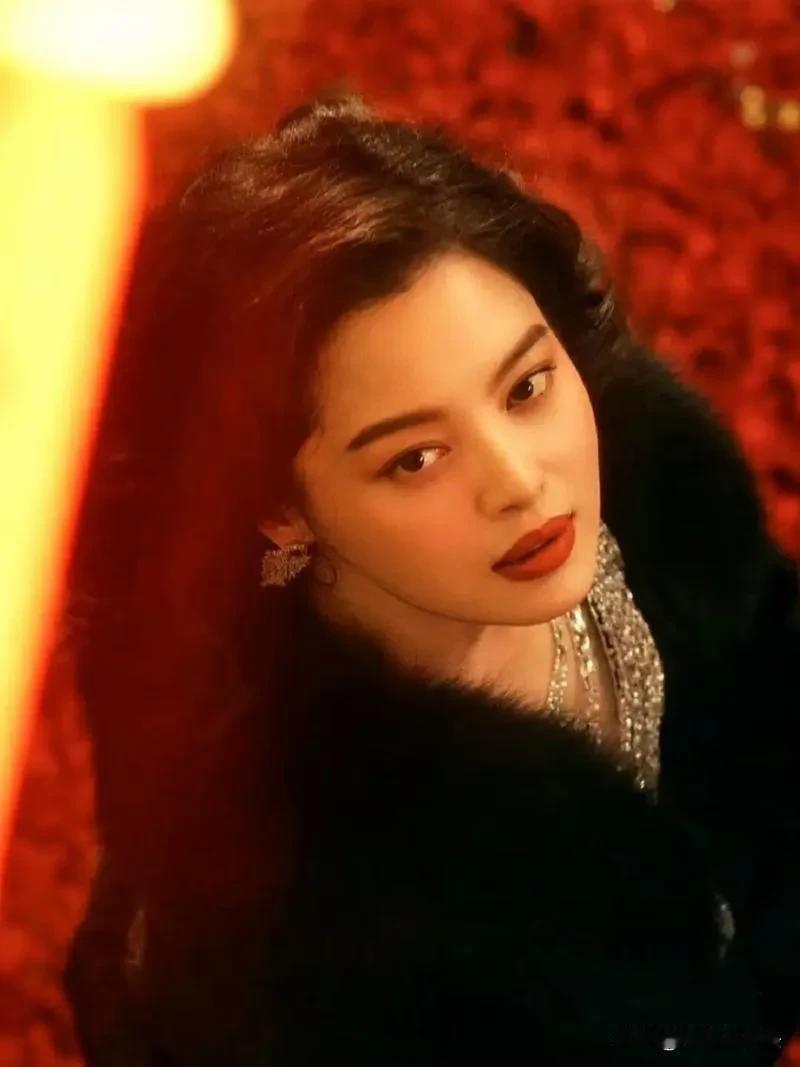 胡歌、唐嫣、辛芷蕾、马伊琍可能都要塌房了。古二已经爆了几段录音了，手上多半还