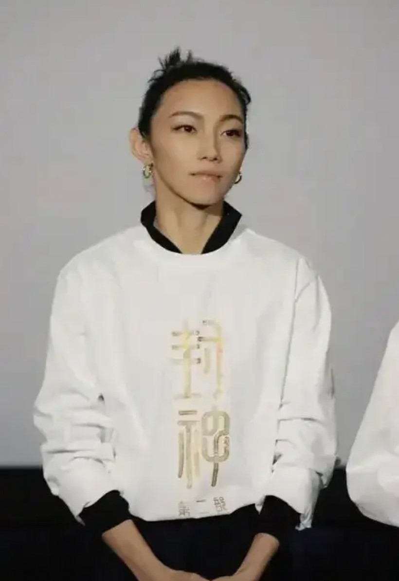 因为那尔那茜，网友可怜荔枝剧遭殃，担心吴京的电影能否上映，也不想想她公开自爆高考
