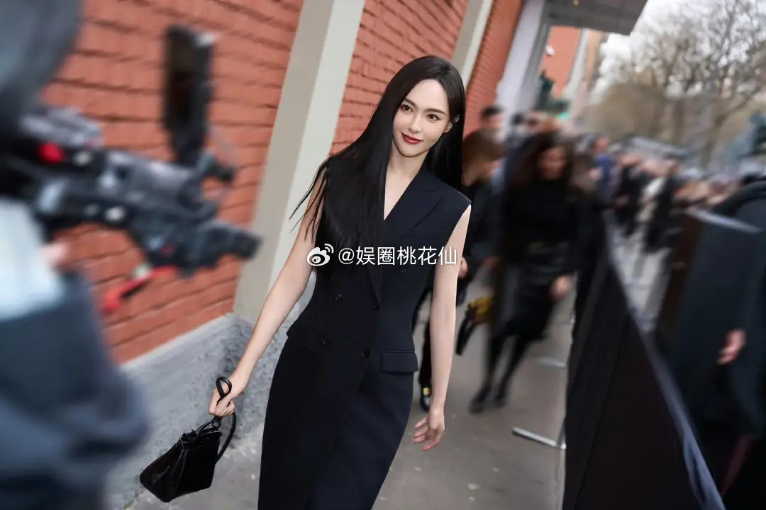 内娱女星米兰时尚秀场风采：各有韵味，美得挪不开眼！叶童现身米兰看秀，整个人高挑消