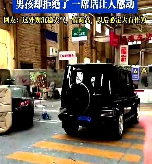 四川成都，男生高考679分，舅舅决定奖励一辆豪车，谁知道，来到车库，看着一辆辆百