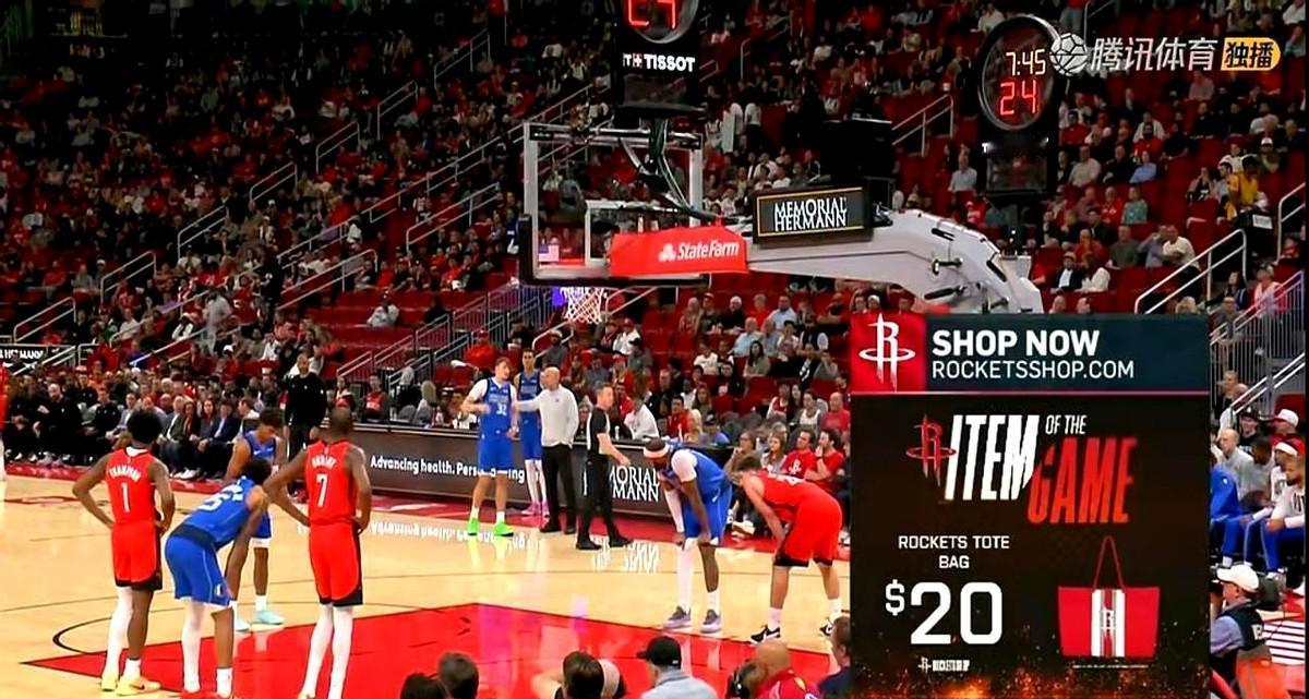 亚当斯回来了，没得分，但禁区像堵墙。12分钟，4板2帽，申京终于能喘口气了。