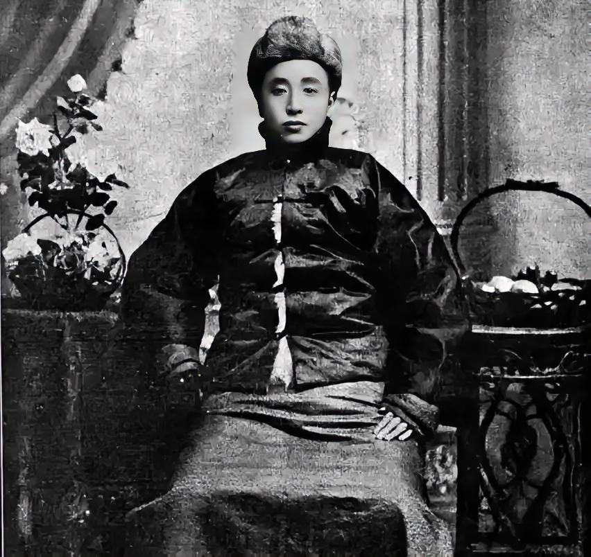 1901年，张作霖和土匪海沙子抢地盘，两人决定单挑，一声令下，海沙子率先开枪，子