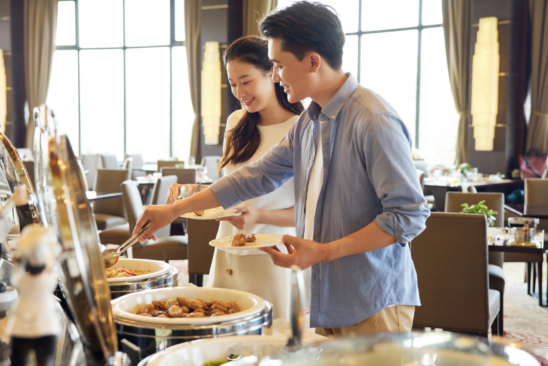 五星级酒店推12888元自助餐年卡作为常年出差住酒店的，我可以很负责任的说酒店