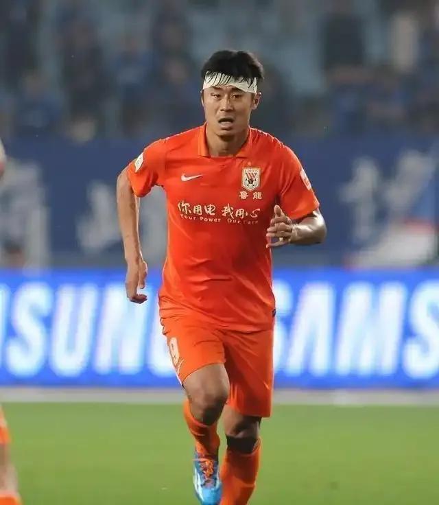 韩鹏为什么会成为泰山队的代理主教练，他的几个中超记录至今无人能破：2.