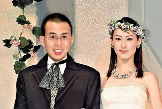 2007年，19岁的梁洛施爱上41岁的李泽楷。2年生3子，本以为豪门在即，没想