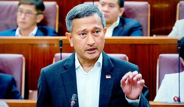 新加坡外长维文这回是彻底坐不住了。对着咱们和印尼搞的直航一顿输出，帽子扣得挺