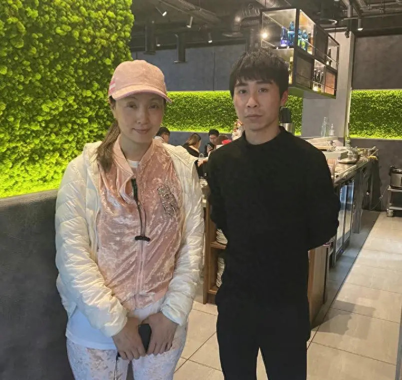 陶虹在国外被偶遇！素颜的模样认不出，被质疑早就跑路了