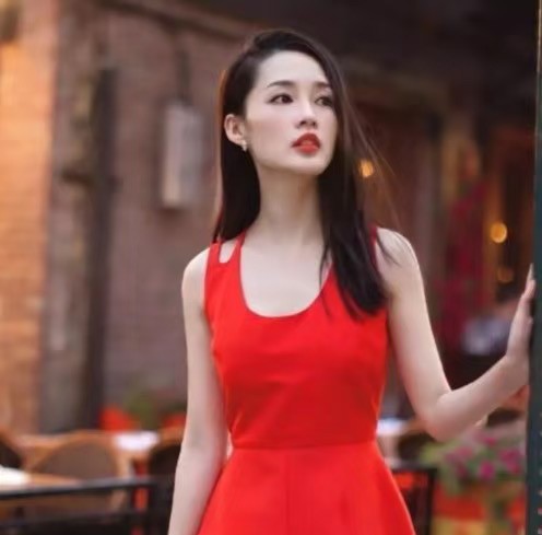 李沁现在一点也不玩大女主不是因为演技，也不是因为番位而是因为她发现更赚钱的：