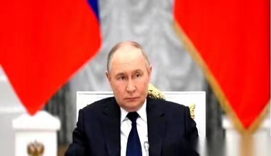 一个75岁的老头，当着全世界的面，立下军令状：10年之内，我要亲手解决掉这个国