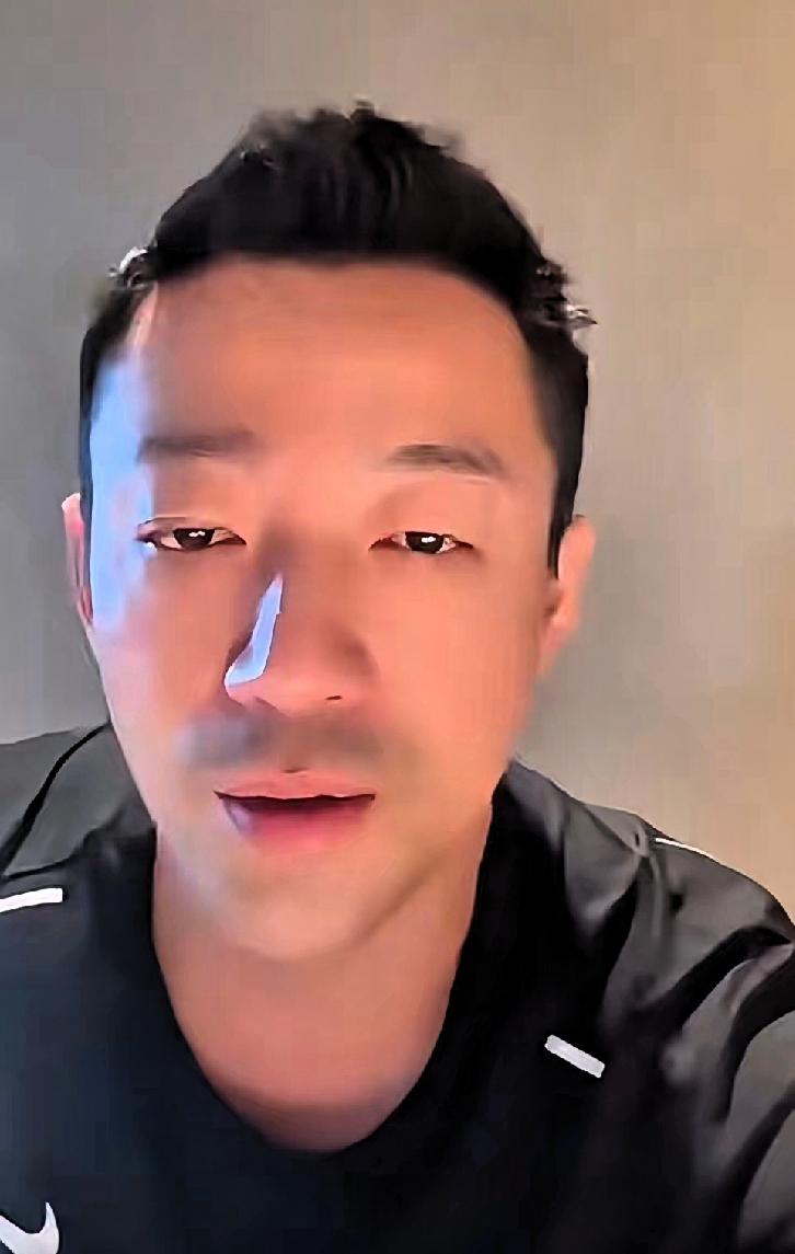 他娶了新老婆,马筱梅,大家觉得是转机,是好事,他又有了孩子,第三个,