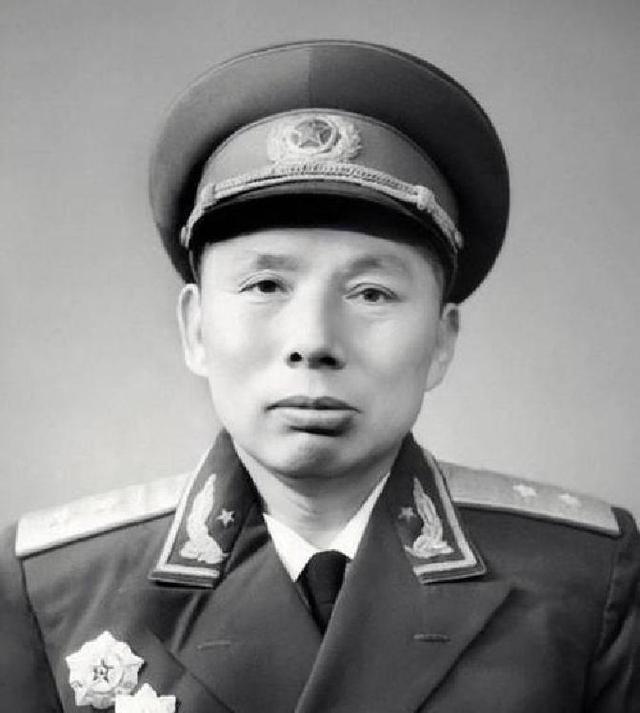 开国中将张仁初人称张疯子，打起仗来不要命，在红军的一次战斗中，他被敌人的子弹击中