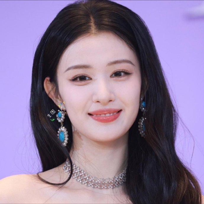 尖叫之夜红毯：王楚然美成珍珠仙子，林允意外摔倒让人怜惜​​​