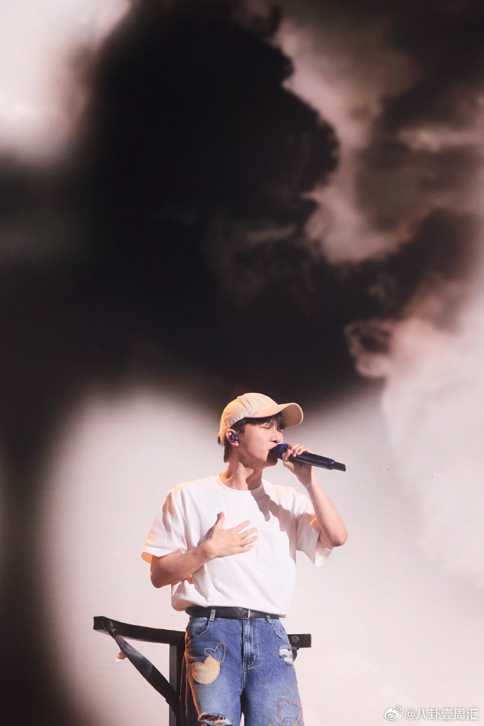 一人之下动漫十周年阅文盛典首唱《求真》，周深这现场稳到离谱，氛围感拉满