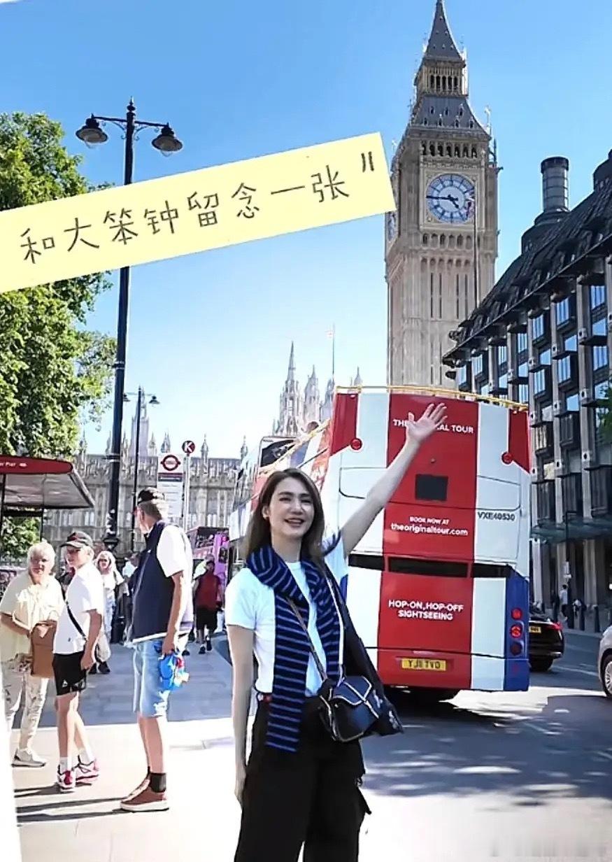 洪欣一家三口现身伦敦，12岁女儿彤彤出镜，母女俩一起逛国外的菜市场，在大笨钟前面