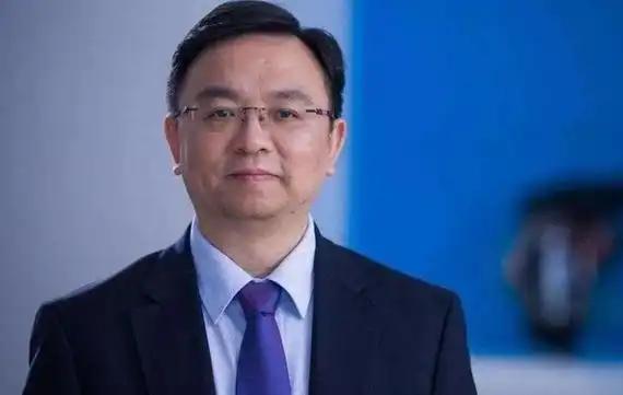 如果只把王传福提出的比亚迪建设20000座闪充站理解成方便车主，那不只是格局窄了