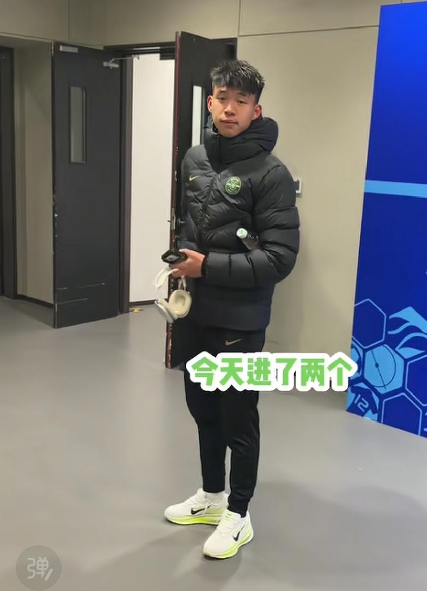 王钰栋是不是过于自信了？毕竟还年轻啊！昨天赛后记者要求王钰栋回答问题，一开始王钰