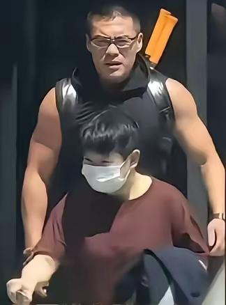 孙颖莎迎来新的体能教练仁滿迎！这不仅仅是换一个体能教练的问题，而是充分说明，国拼
