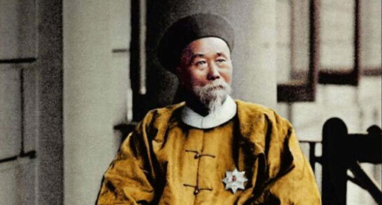 梁启超与《李鸿章传》李鸿章死后不到两个月，第一本《李鸿章传》即刊印出来
