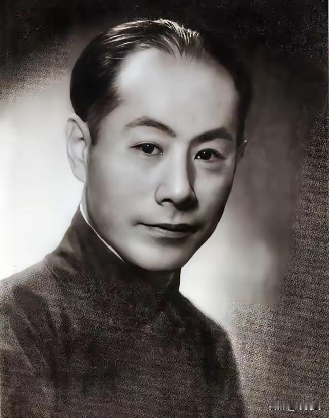 1948年，70岁穷困潦倒的袁克定流落街头，却遇到了曾经的老仆人，仆人每天上街帮