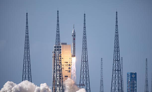 《为什么今天只有中美在争登月？这不仅是科技竞赛，更是综合国力筛选》今天，长征十