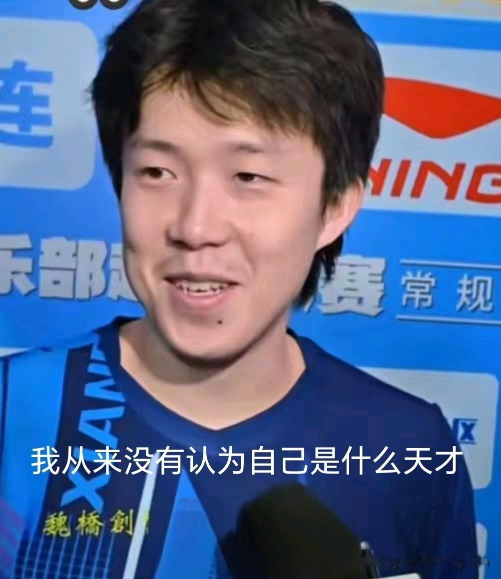 短短两年的时间，头哥从一个意气风发的少年郎，变成成熟稳重稳还略带沧桑感的王队。难