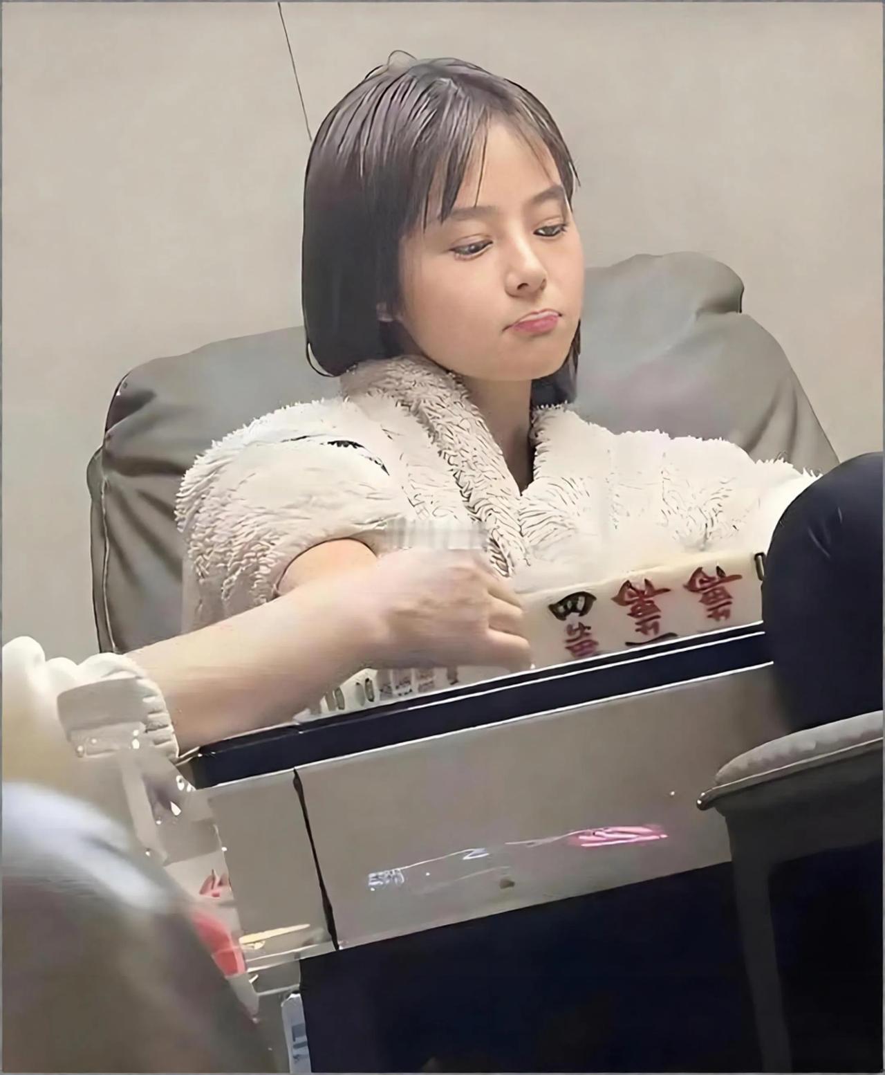 和她打麻将不输才怪！