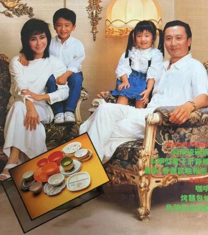 1986年，谢贤、狄波拉夫妇的全家福。当时的谢贤圈内地位稳固，儿女双全，家庭美