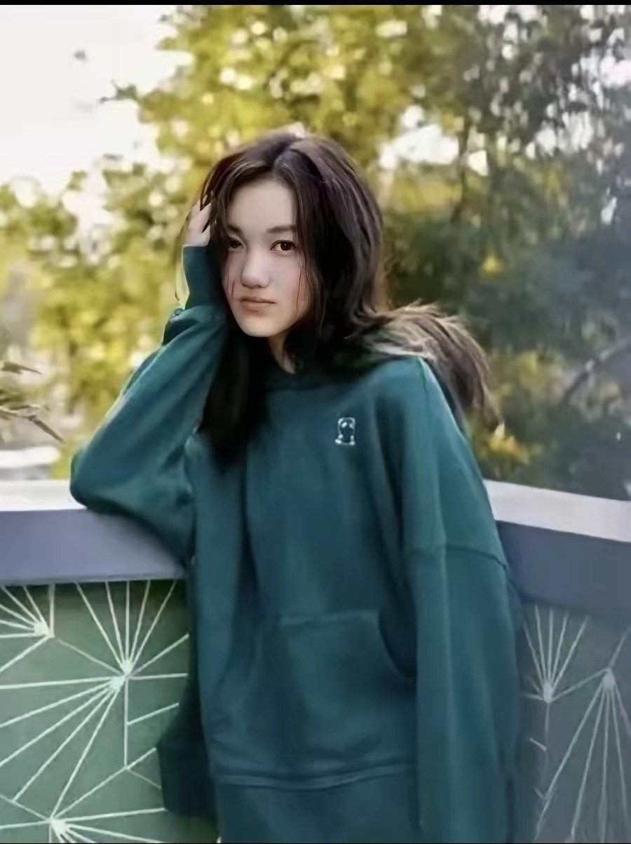 真相来了！李亚鹏被曝租房度日，女儿李嫣却仍就读百万学费的瑞士名校。原来这些年都是
