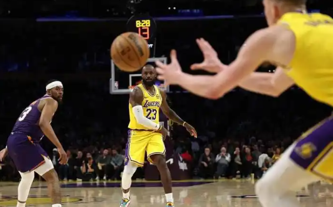 詹姆斯这么多年真是把他的球迷惯坏了，完全都不从球员视角去看待问题了以詹姆斯的视