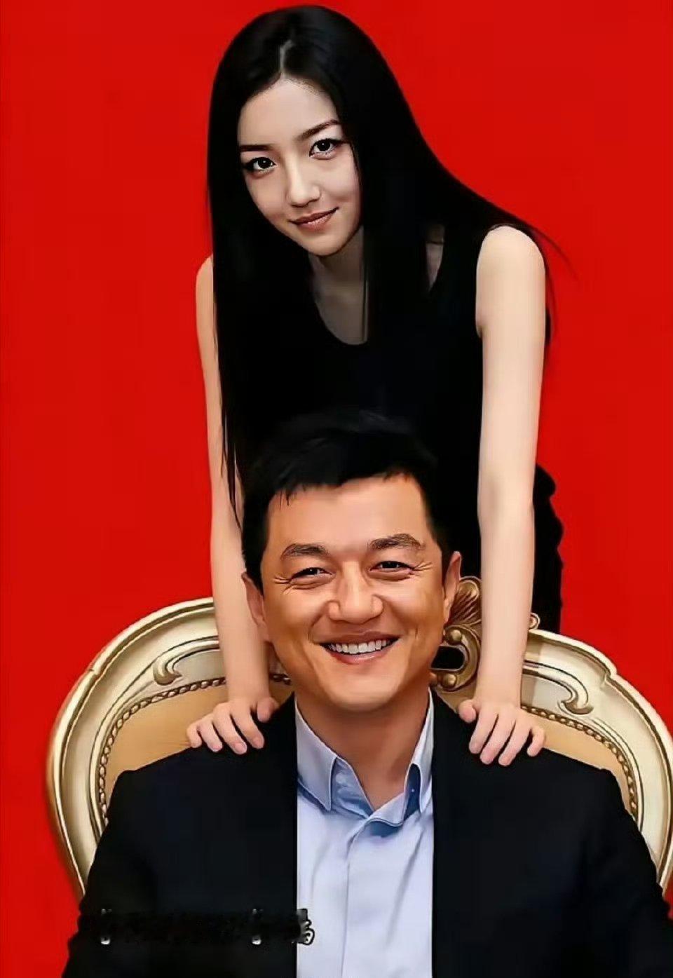 果然是女大18变，看看王菲李亚鹏女儿李嫣就知道了