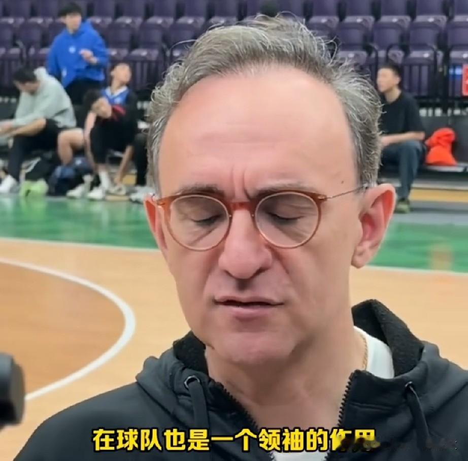 辽篮直接摊牌了！外教乌戈一席话，揭开新赛季三大谜团：一、风格改变下赛季全队打