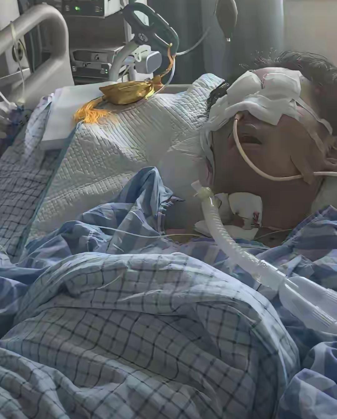 我开始有点理解陈佳铭的父母了。当上海来的脑科专家，在无偿会诊近两小时后，对着