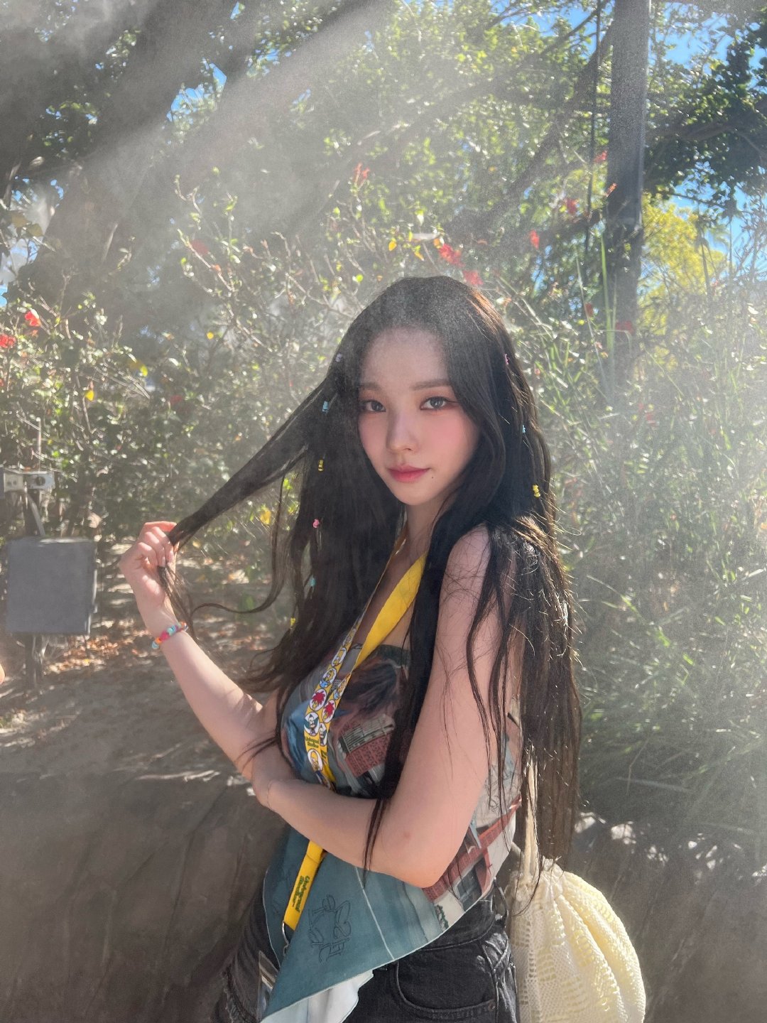 #柳智敏#｜#柳智敏环球#背个小包简直是萌物🥹粉色吊带一等清纯💞宝宝玩的开心期待碎片🧩一起来回