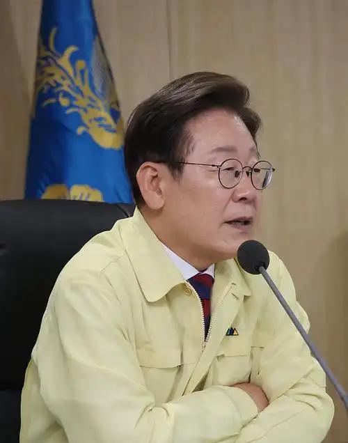 李在明再批韩国反华集会：要考虑制裁！据韩联社报道，韩国总统李在明9日在龙山总统府