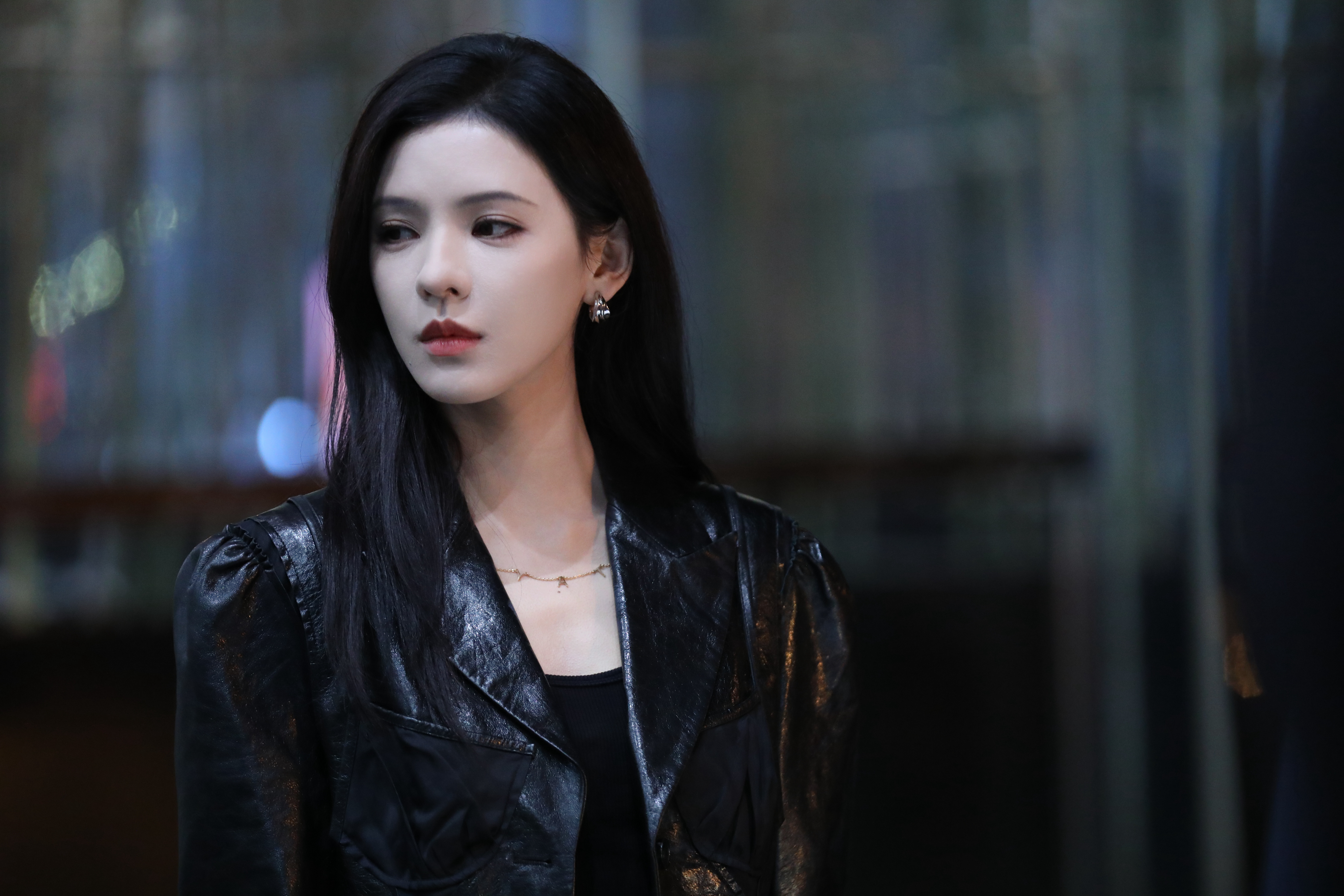 张予曦《深情眼》叶濛☽剧照-黑衣-黑西装+黑皮衣+黑毛衣