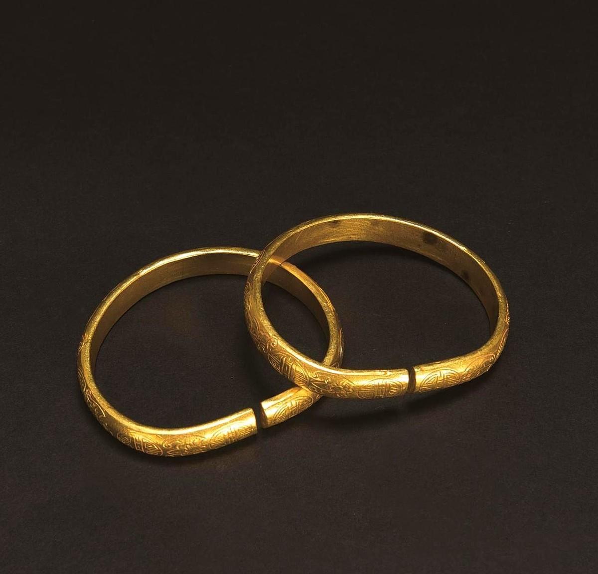 还在等黄金跌到350一克？突然传来提醒，别等黄金跌到350一克，这堪比经济崩盘