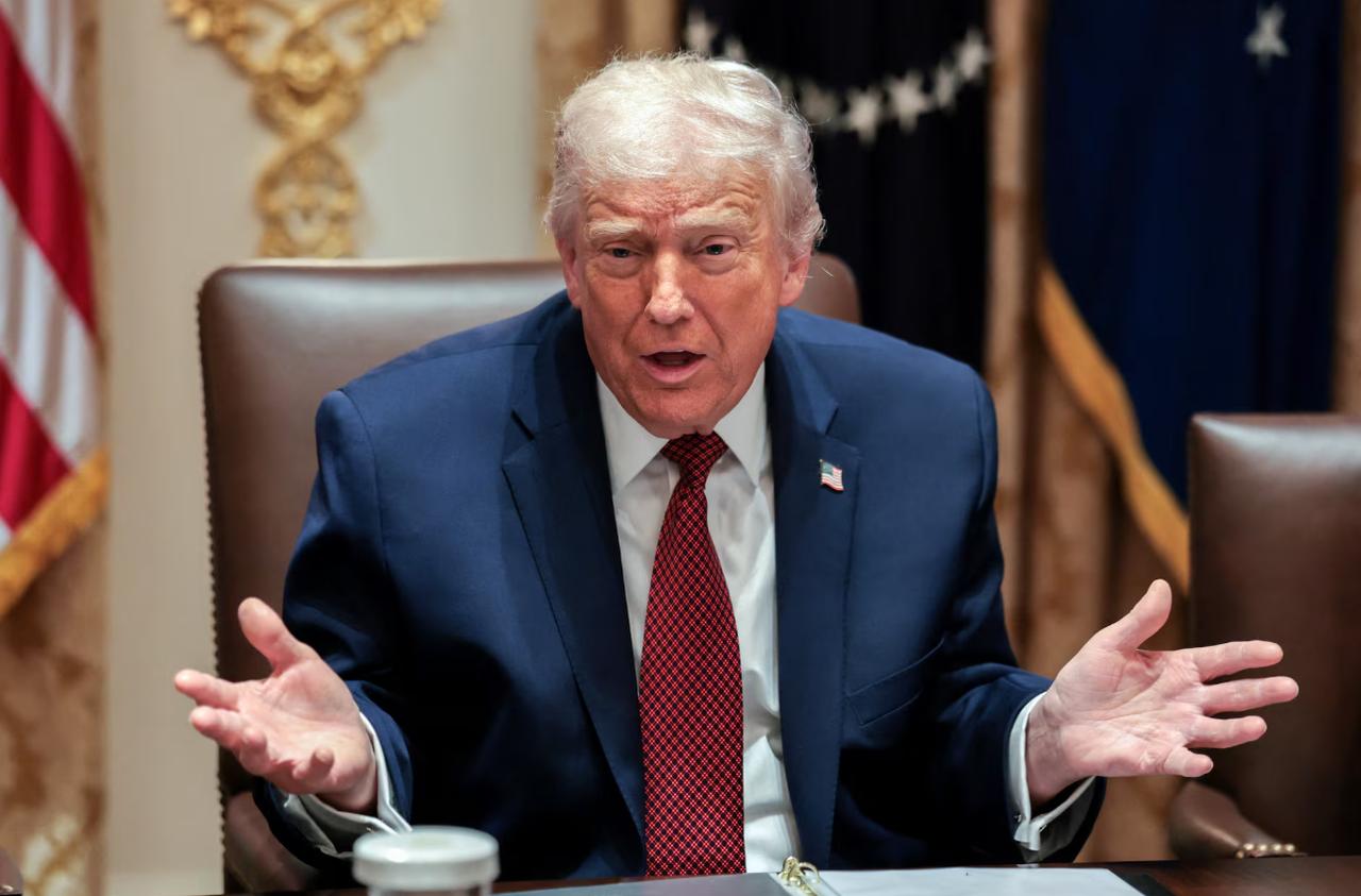 泽连斯基炫耀美乌达成共识，特朗普锐评：浪费时间 特朗普对泽连斯基的厌恶，已经