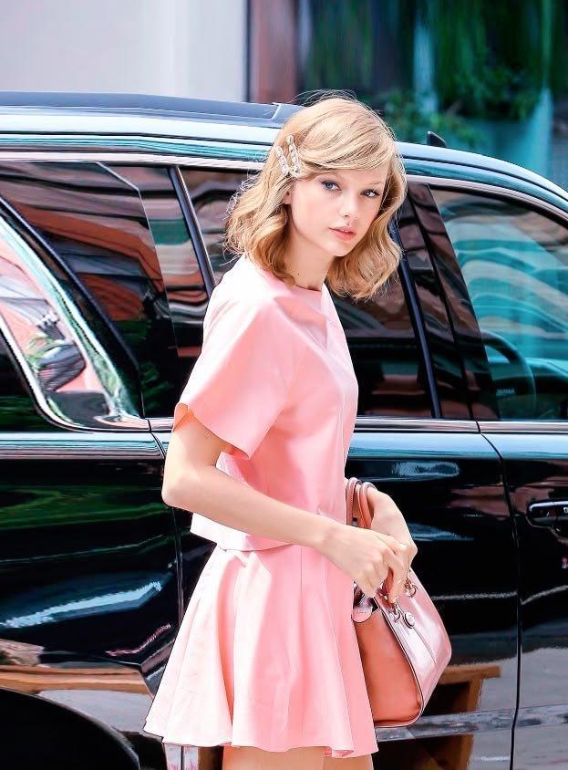 天呐‼️霉霉这状态直接梦回芭酒时期啦TaylorSwift头发短了也瘦了