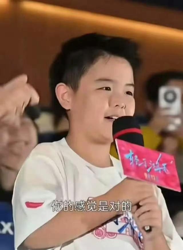 佟丽娅是典型的i人，性格内敛安静，但儿子朵朵却是十足的e人，社交能力满分。近日，