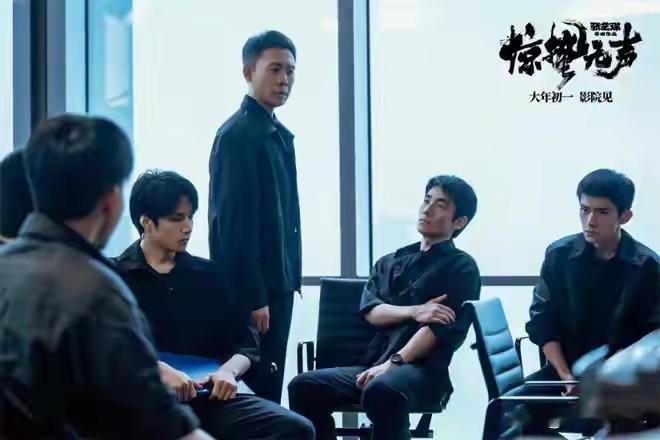 《镖人》和《惊蛰无声》，哪个更精彩更好看呢？！我和我家某人为了去看哪部电影争了起