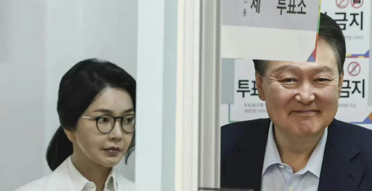 不爱江山爱假人😂😂😂😂金建希硕士博士学位均被撤销，双眼皮是假的，脸是