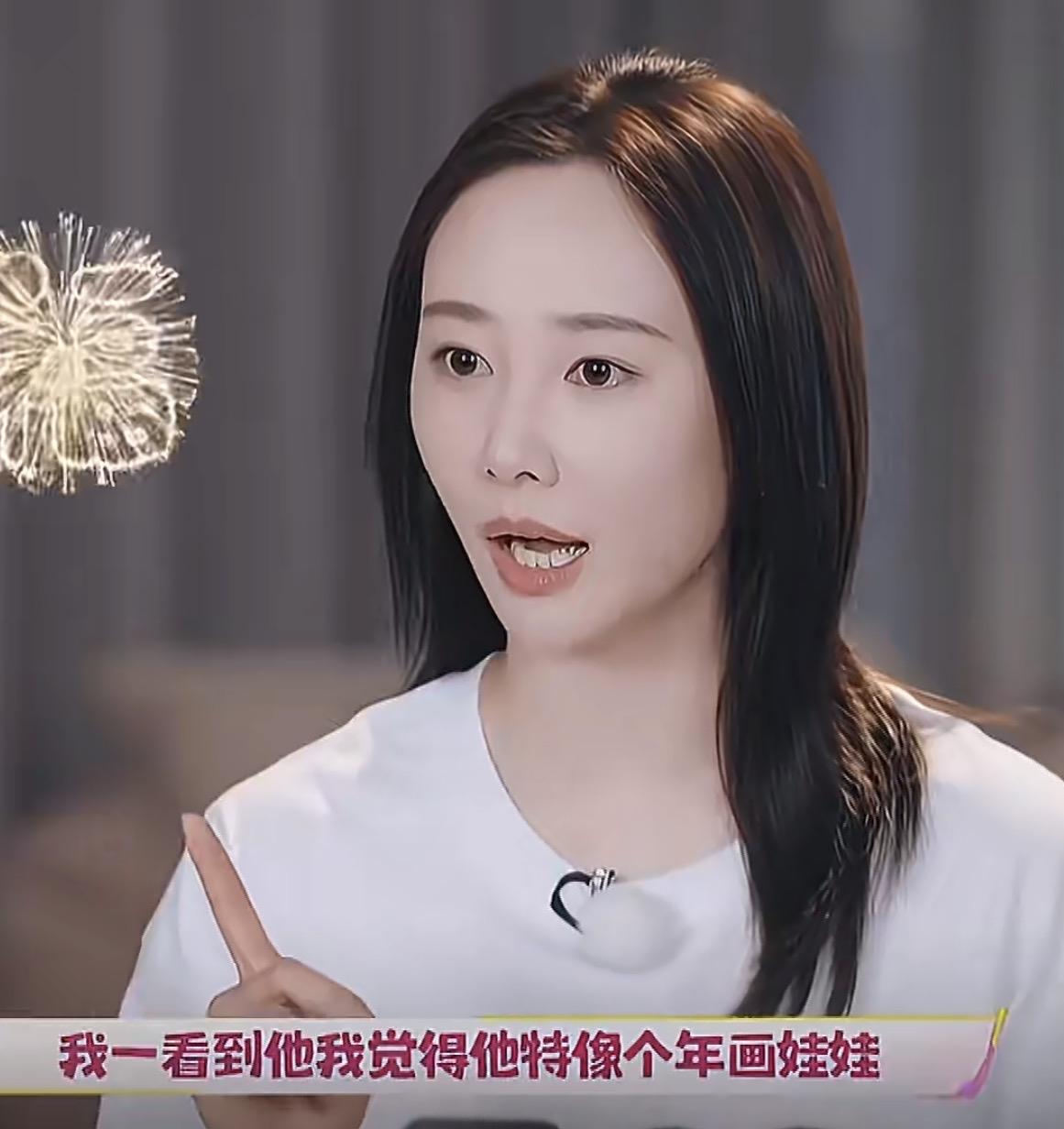 李纯：哎，你还记得咱俩第一次见面不？我经纪人当时在看《披荆斩棘的哥哥》，我指着屏