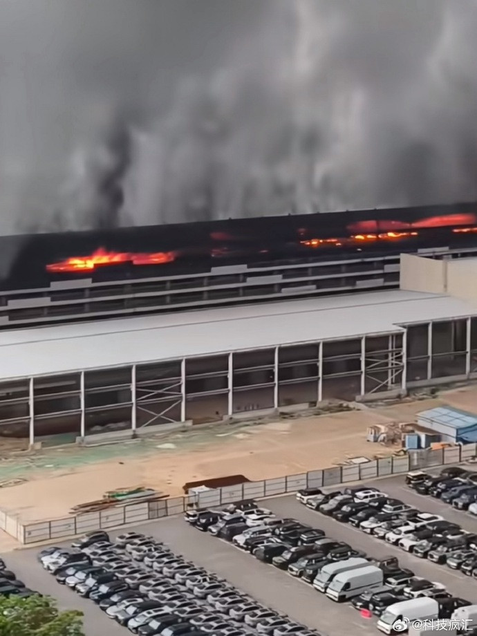 比亚迪工厂起火浓烟滚滚 深圳通报