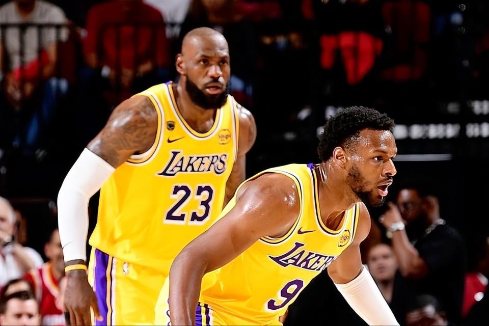 球队领袖是一种与生俱来的天赋在生涯末年，自身实力下滑，球队有年轻球员发挥出色